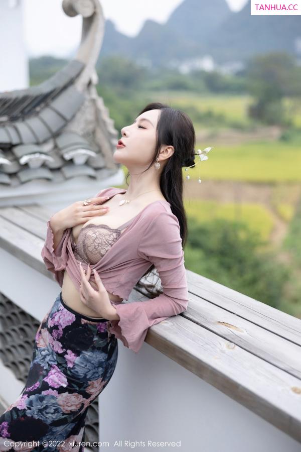 王馨瑶  [XiuRen]高清写真图 2022.12.12 No.5985 王馨瑶yanni 美腿长裙第16张图片